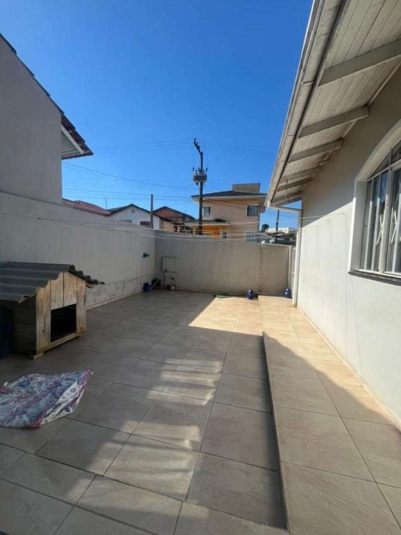 Casa de esquina no bairro Santa Rita 