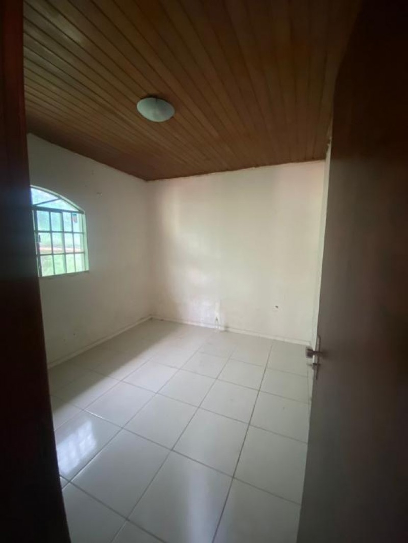 CASA COM 4 DORMITÓRIOS BAIRRO VILA NOVA