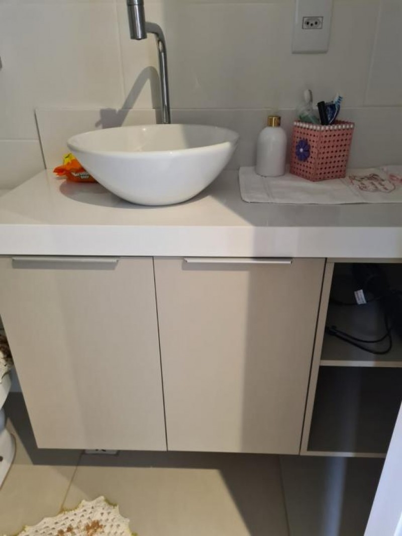 APARTAMENTO SEMIMOBILIADO 2 QUARTOS BAIRRO CENTENÁRIO