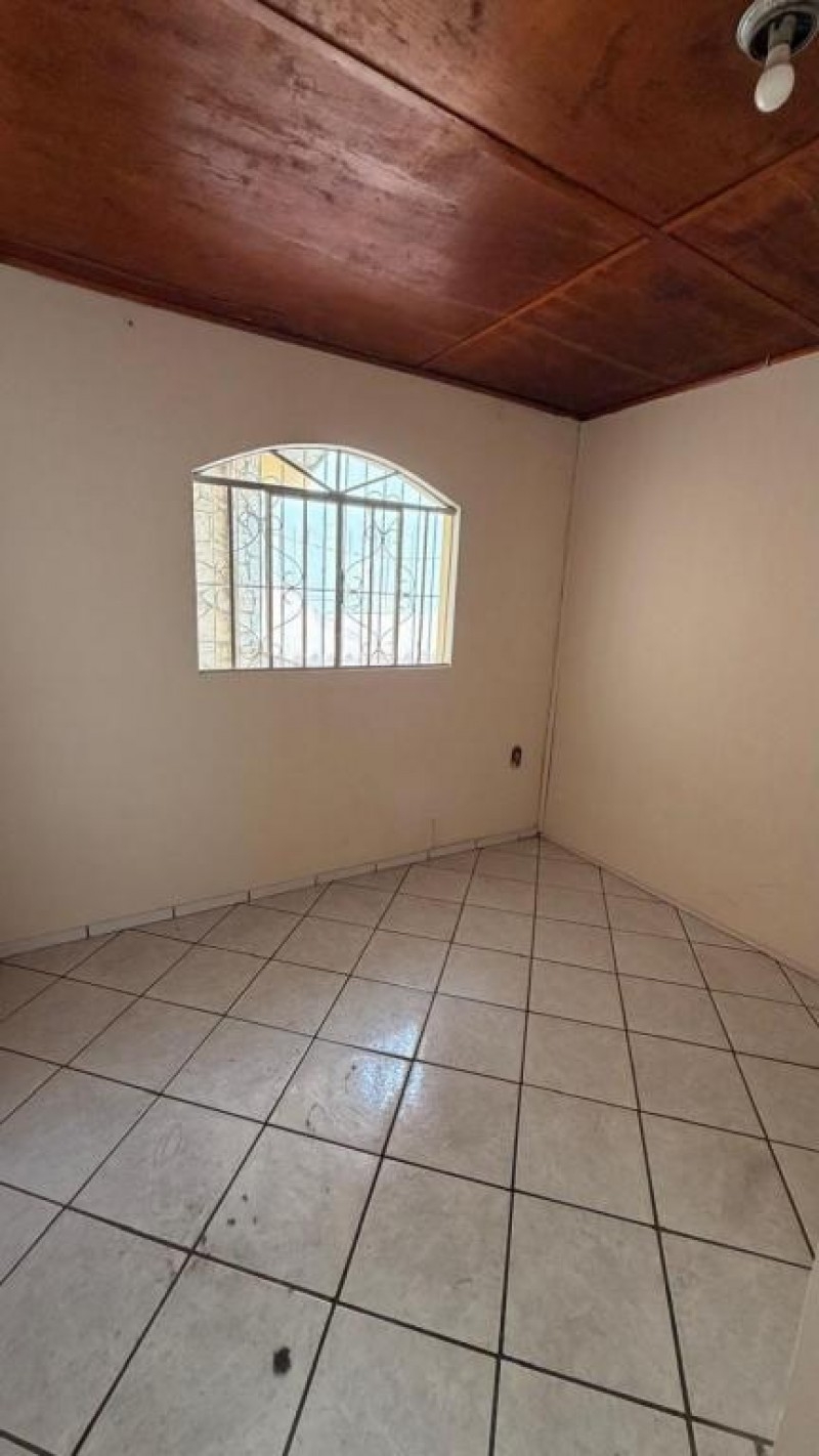 CASA NO BAIRRO SANTA RITA