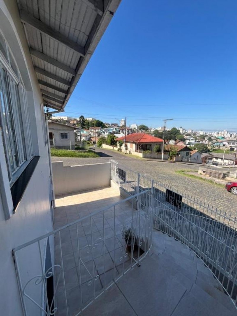 Casa de esquina no bairro Santa Rita 