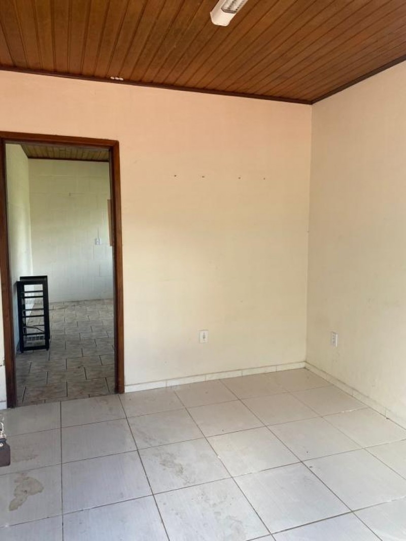 CASA COM 4 DORMITÓRIOS BAIRRO VILA NOVA