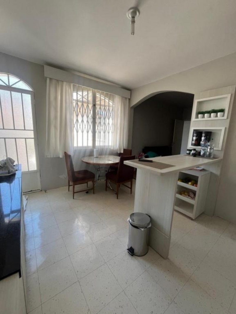Casa de esquina no bairro Santa Rita 