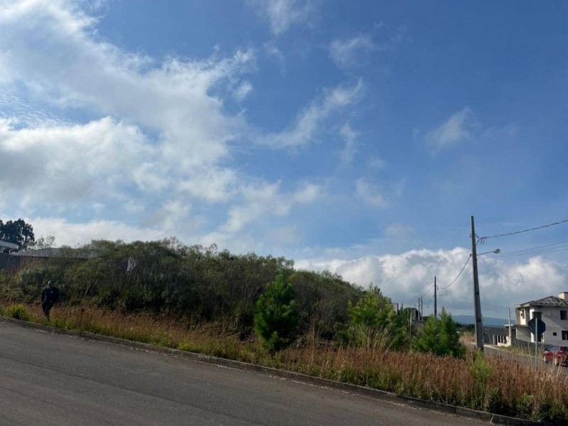 TERRENO DE ESQUINA 