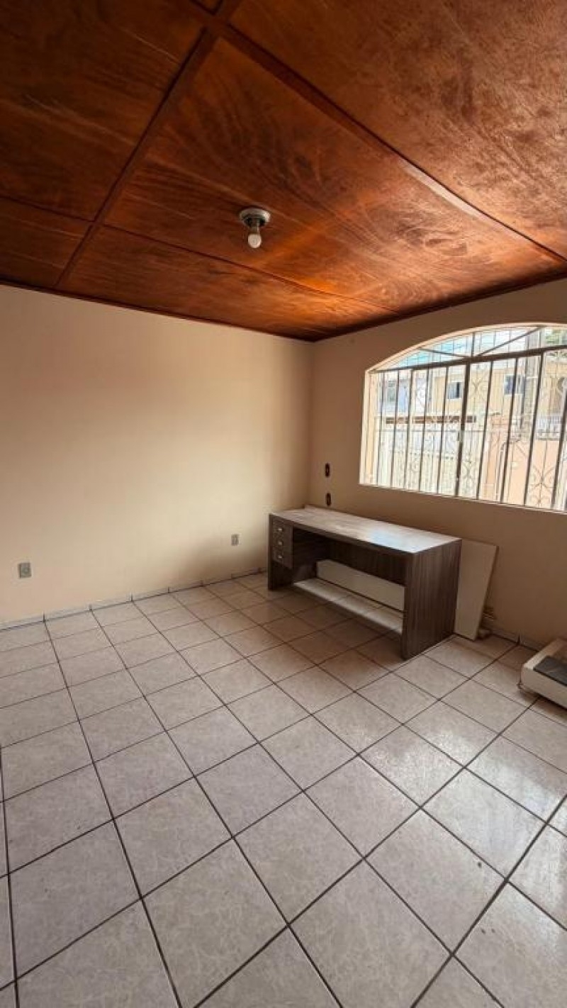 CASA NO BAIRRO SANTA RITA