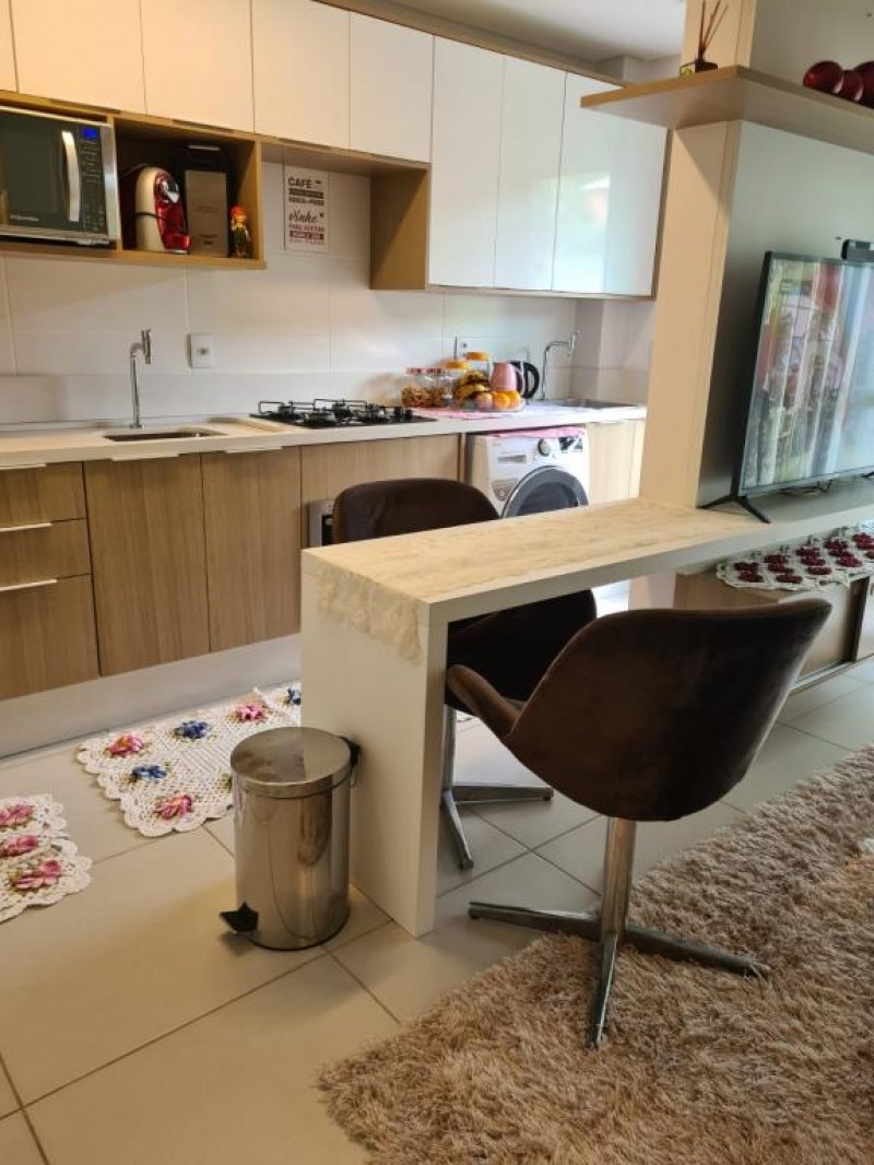 APARTAMENTO SEMIMOBILIADO 2 QUARTOS BAIRRO CENTENÁRIO
