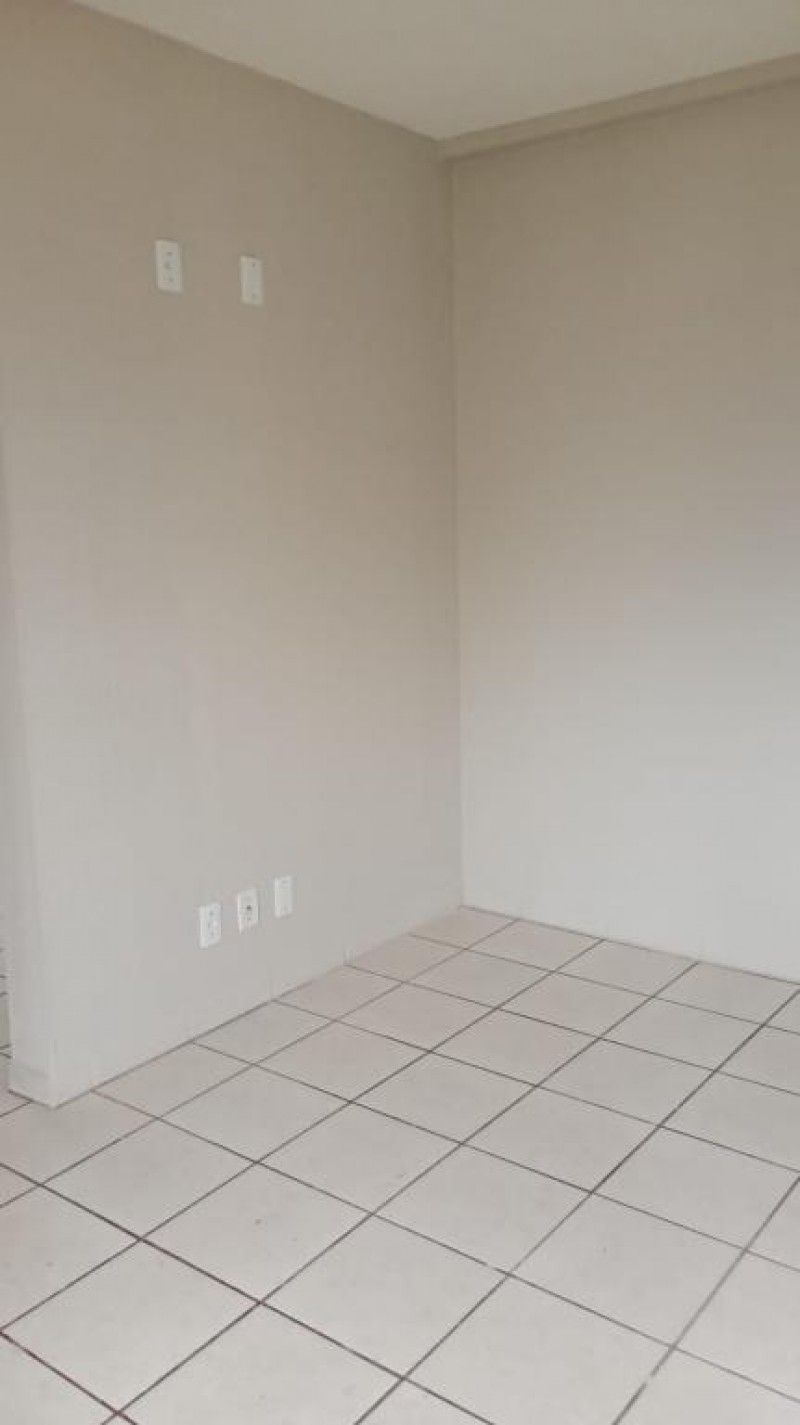APARTAMENTO EM CONDOMÍNIO FECHADO